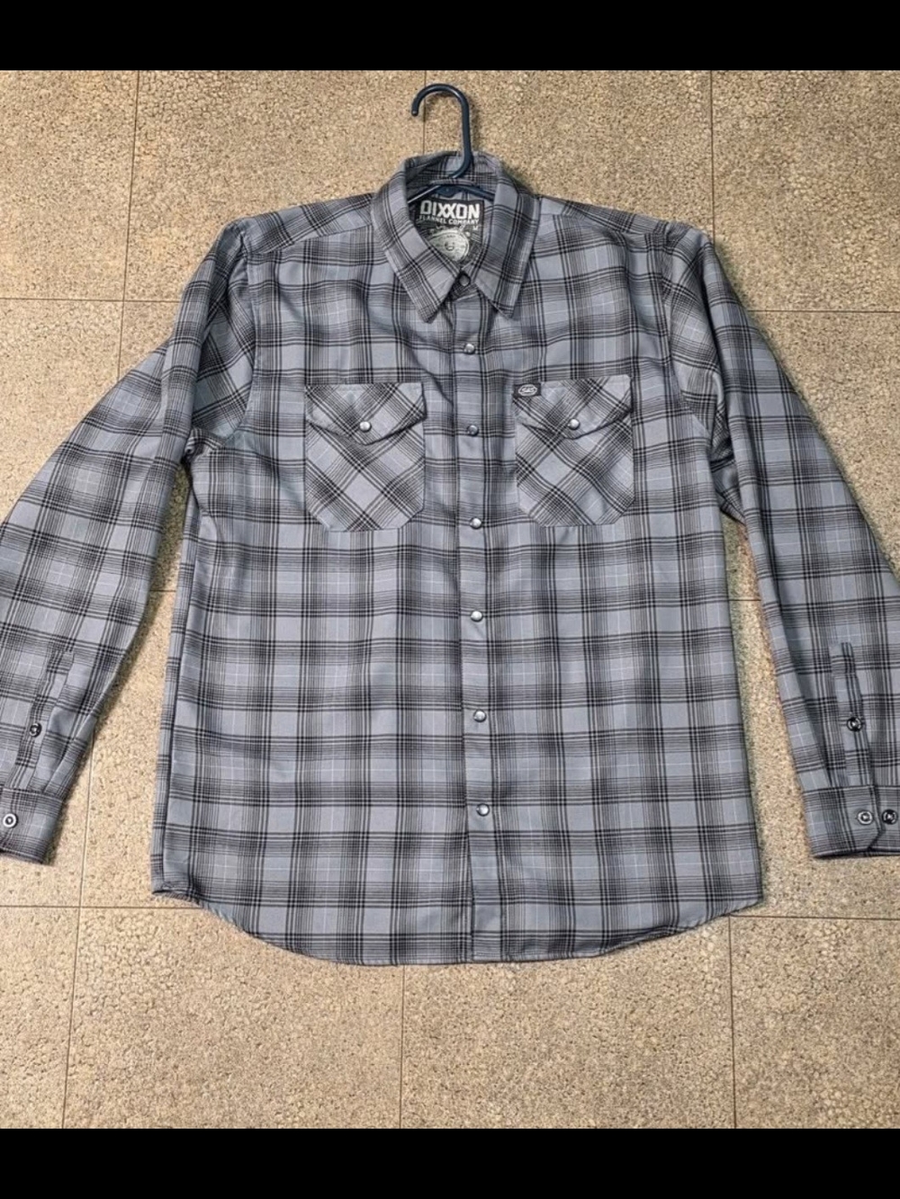 DIXXON Men's Gray Plaid Long-Sleeve Button-Down Shirt
